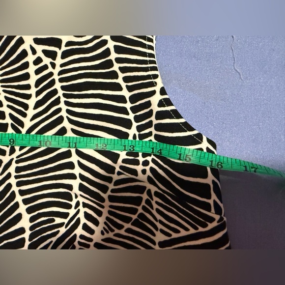 MELLODAY Black and White Sleeveless Blouse with Mock Neck and Mandarin Collar - Picture 5 of 5